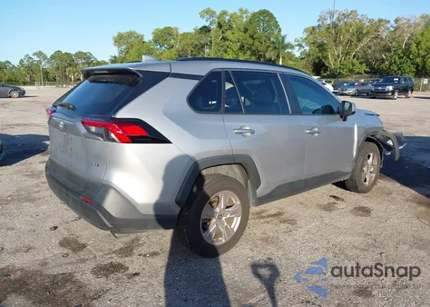 2023 Toyota Rav4 Xle z USA, uszkodzony, nr VIN 2T3W1RFV3PC235871